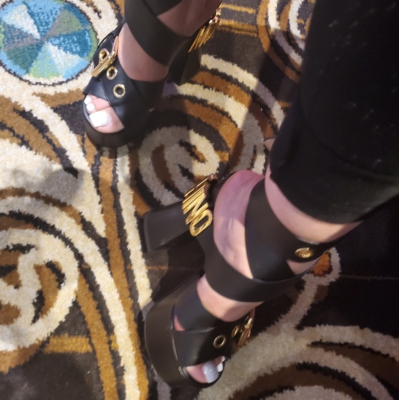 Moschino chunky platform heels worn once. Box and packaging available. - Picture 2 of 4